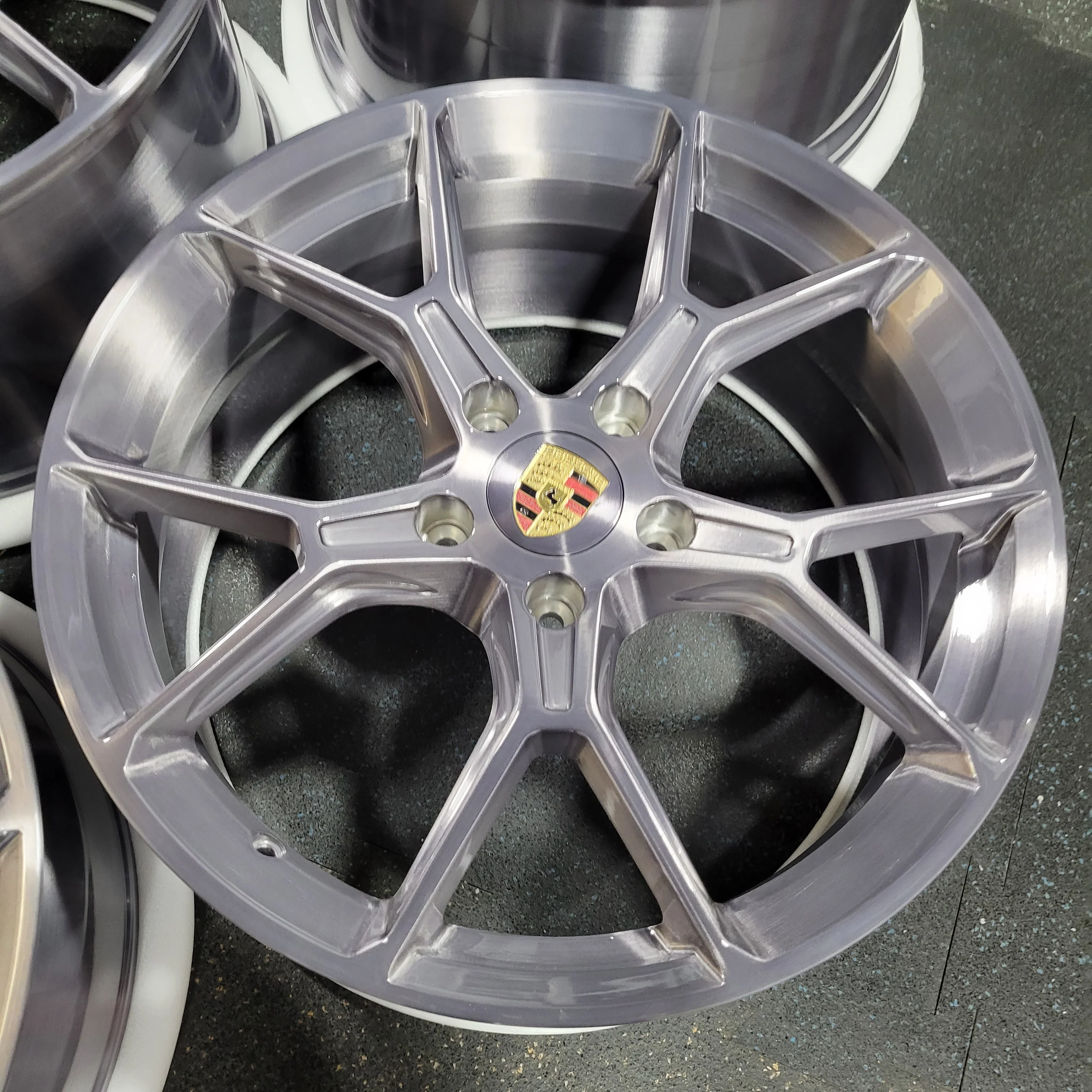 AWC 992 GT3 - 5 bolt - Image 7