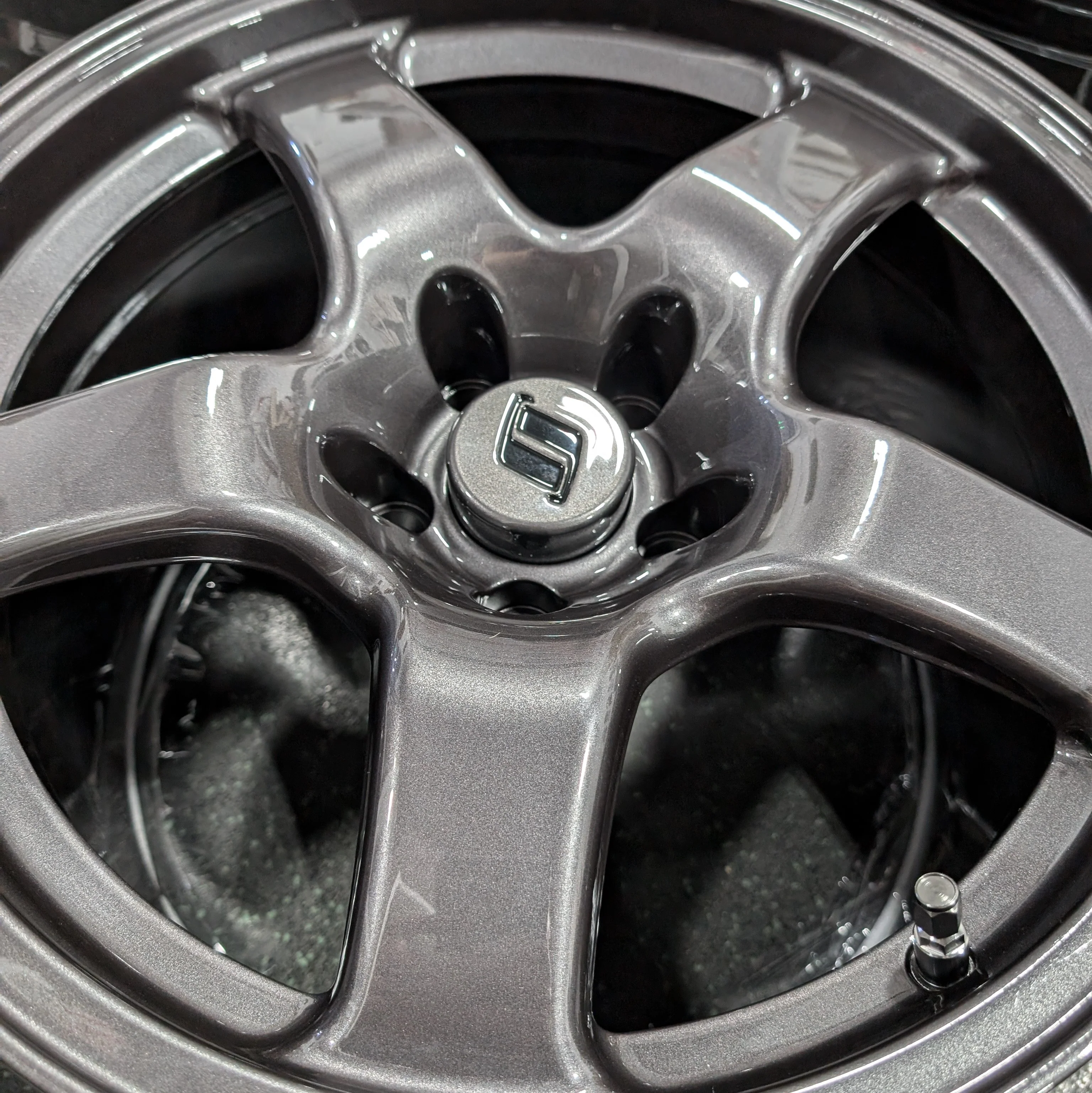 AWC R32 GTR - 17" - Image 3