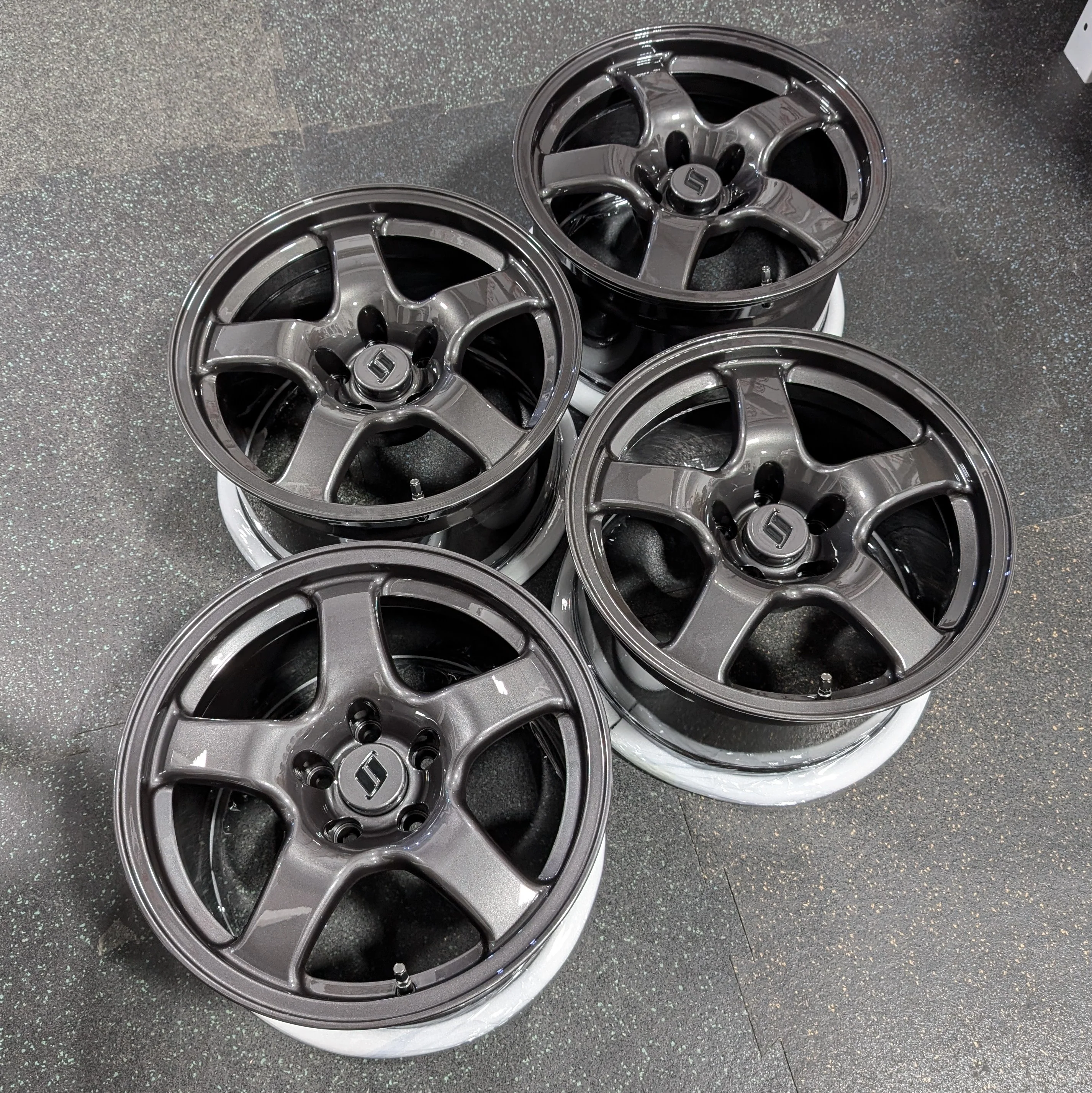 AWC R32 GTR - 17" - Image 4